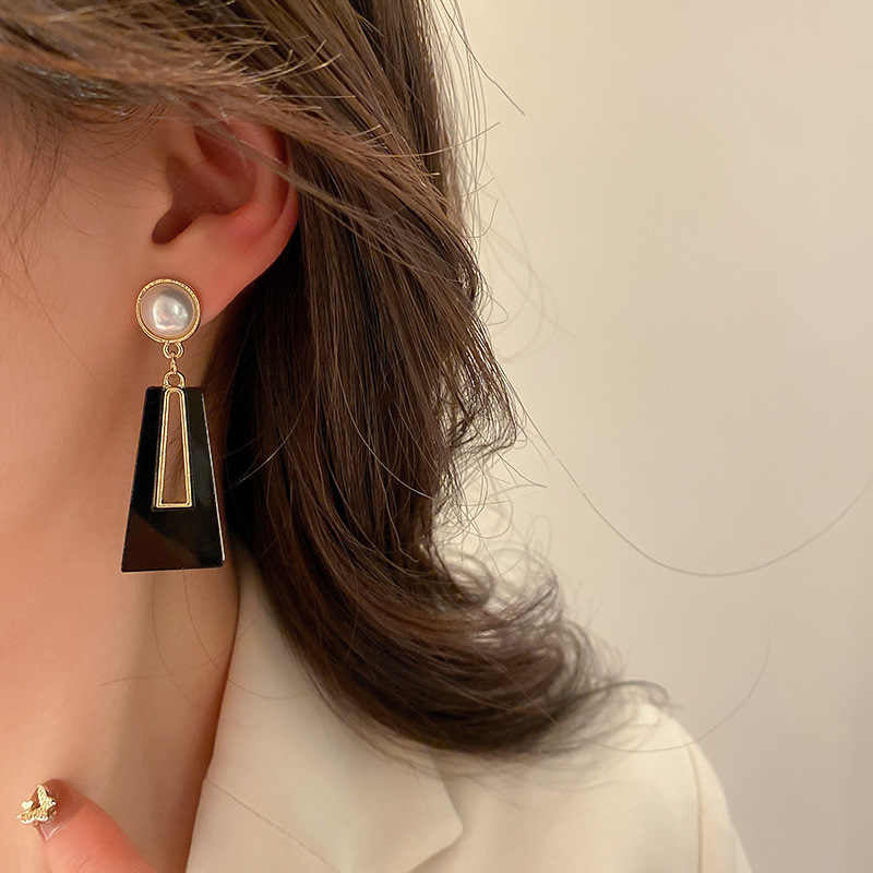 Korean-Style Earrings for Girls – Elegant Fashion Jewellery Pair