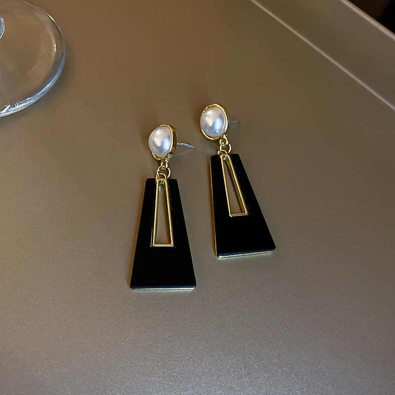 Korean-Style Earrings for Girls – Elegant Fashion Jewellery Pair