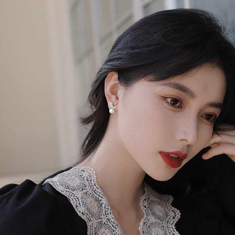 Korean-Style Gold Earrings for Girls & Women – Trendy Fashion Jewellery