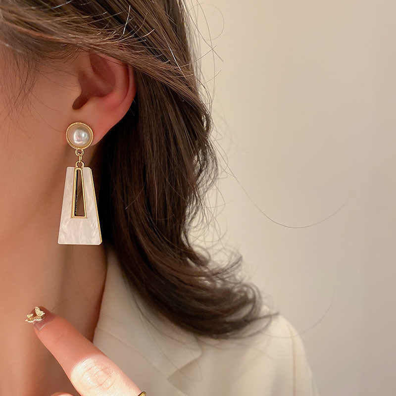 Korean-Style Earrings for Girls – Elegant Fashion Jewellery Pair
