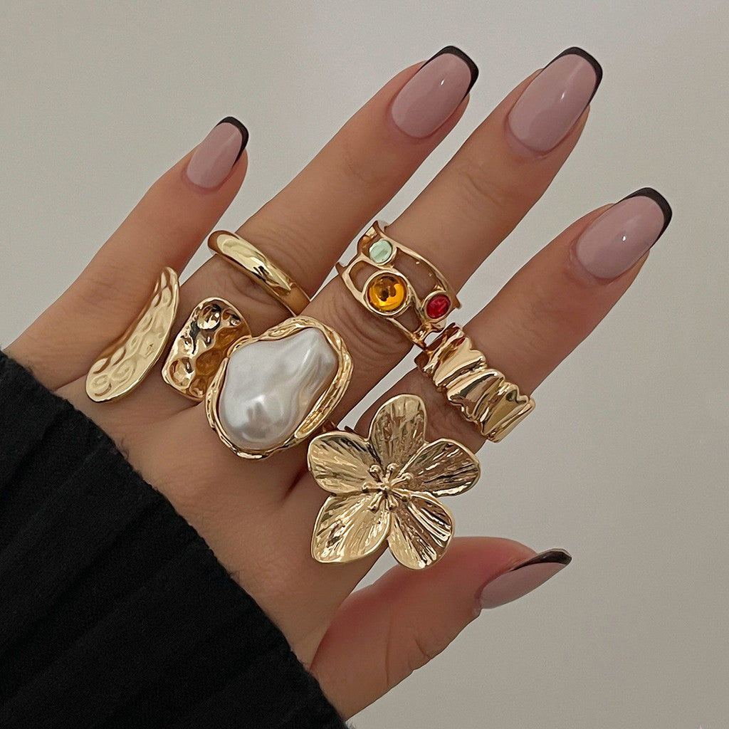 All Season Vintage Baroque Floral Rings for Girls – 6-Piece Gold-Plated Alloy Set with Imitation Pearls and Geometric Designs