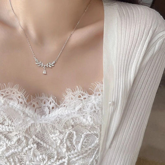 Silver Zircon Leaf Pendant Necklace for Girls & Women – Elegant Korean-Style Fashion Jewellery
