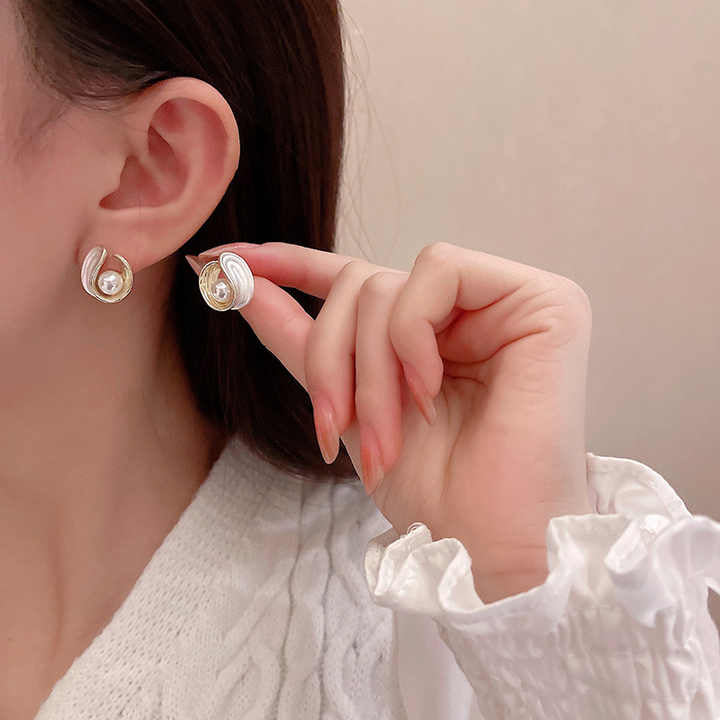 Korean-Style Earrings for Girls – Elegant Fashion Jewellery Pair