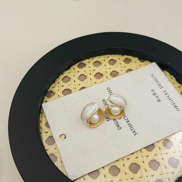 Korean-Style Earrings for Girls – Elegant Fashion Jewellery Pair