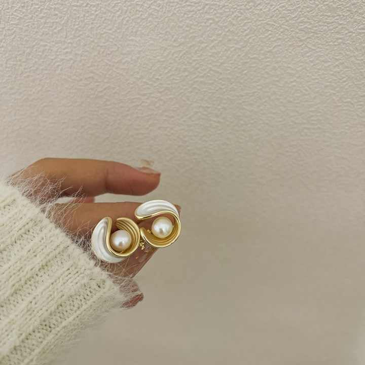 Korean-Style Earrings for Girls – Elegant Fashion Jewellery Pair