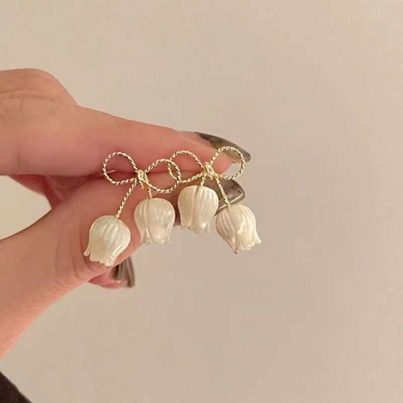 Korean-Style Earrings for Girls – Elegant Fashion Jewellery Pair