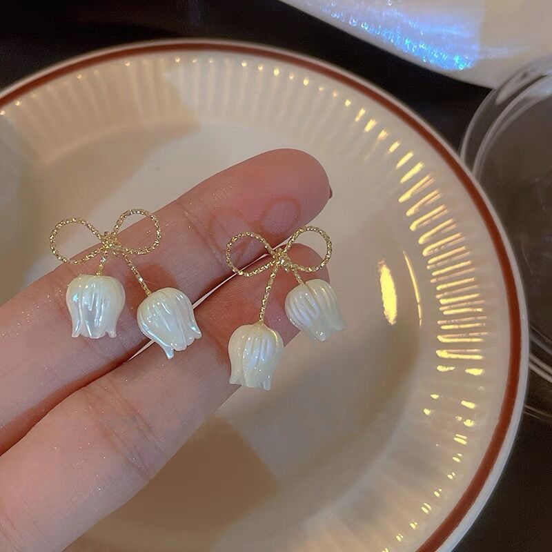 Korean-Style Earrings for Girls – Elegant Fashion Jewellery Pair
