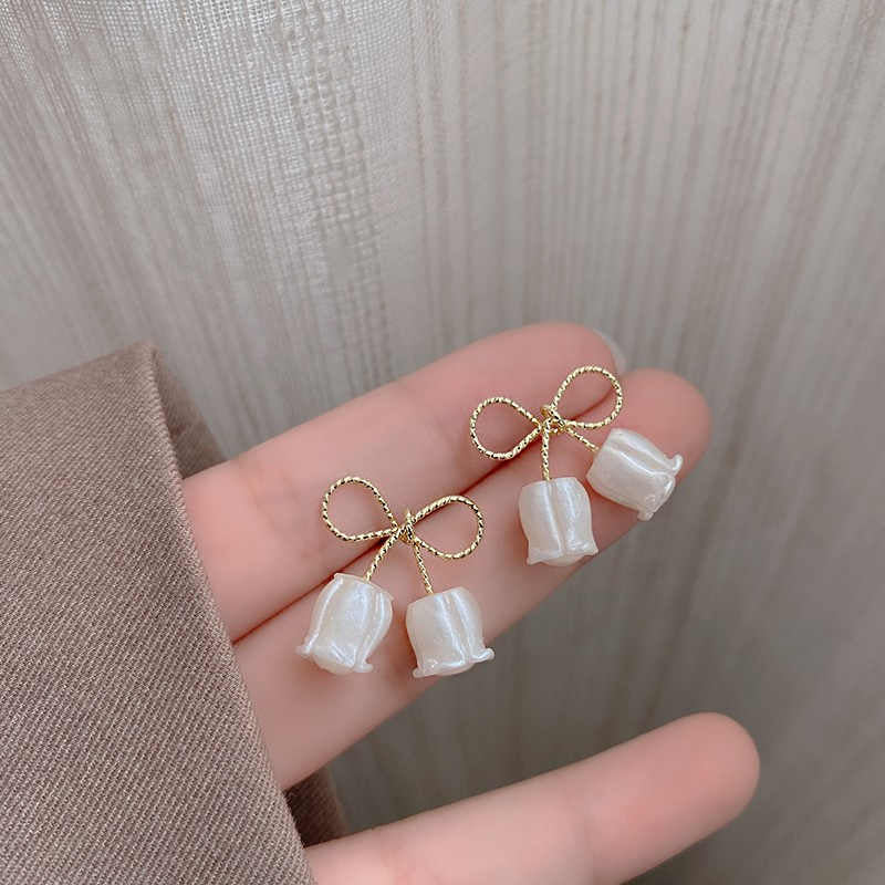 Korean-Style Earrings for Girls – Elegant Fashion Jewellery Pair