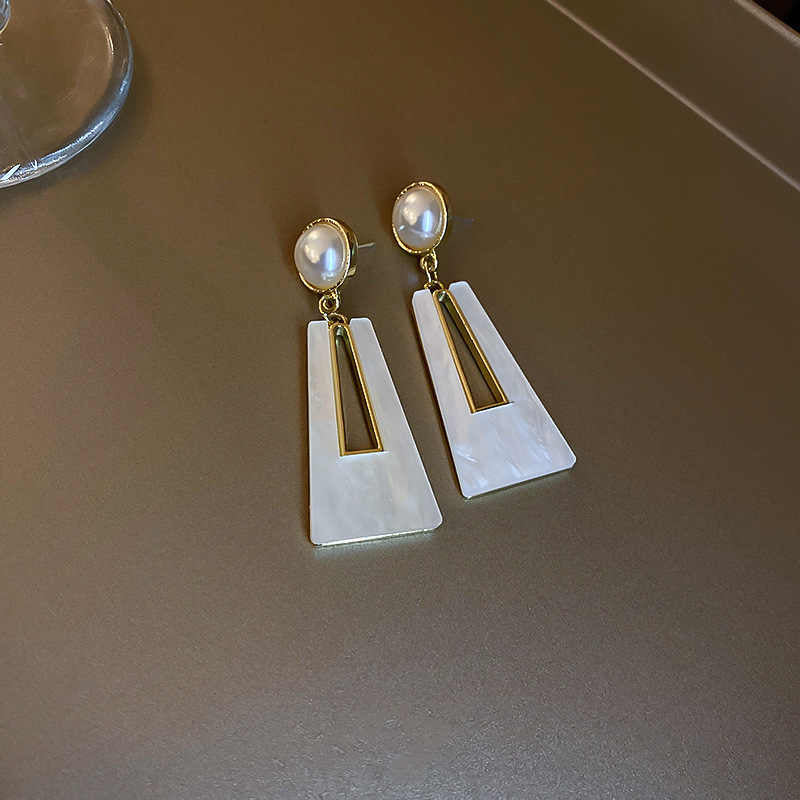 Korean-Style Earrings for Girls – Elegant Fashion Jewellery Pair