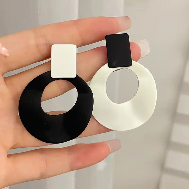 Korean-Style Gold Earrings for Girls & Women – Trendy Fashion Jewellery