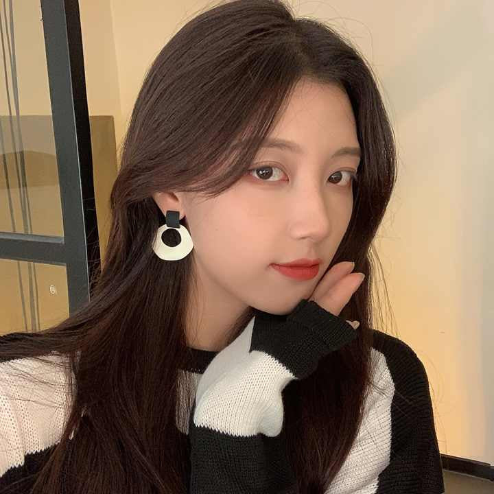 Korean-Style Gold Earrings for Girls & Women – Trendy Fashion Jewellery