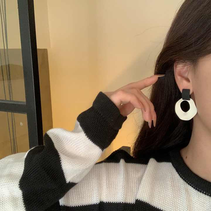 Korean-Style Gold Earrings for Girls & Women – Trendy Fashion Jewellery