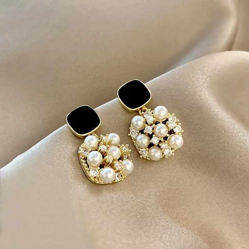 Korean-Style Gold Earrings for Girls & Women – Trendy Fashion Jewellery
