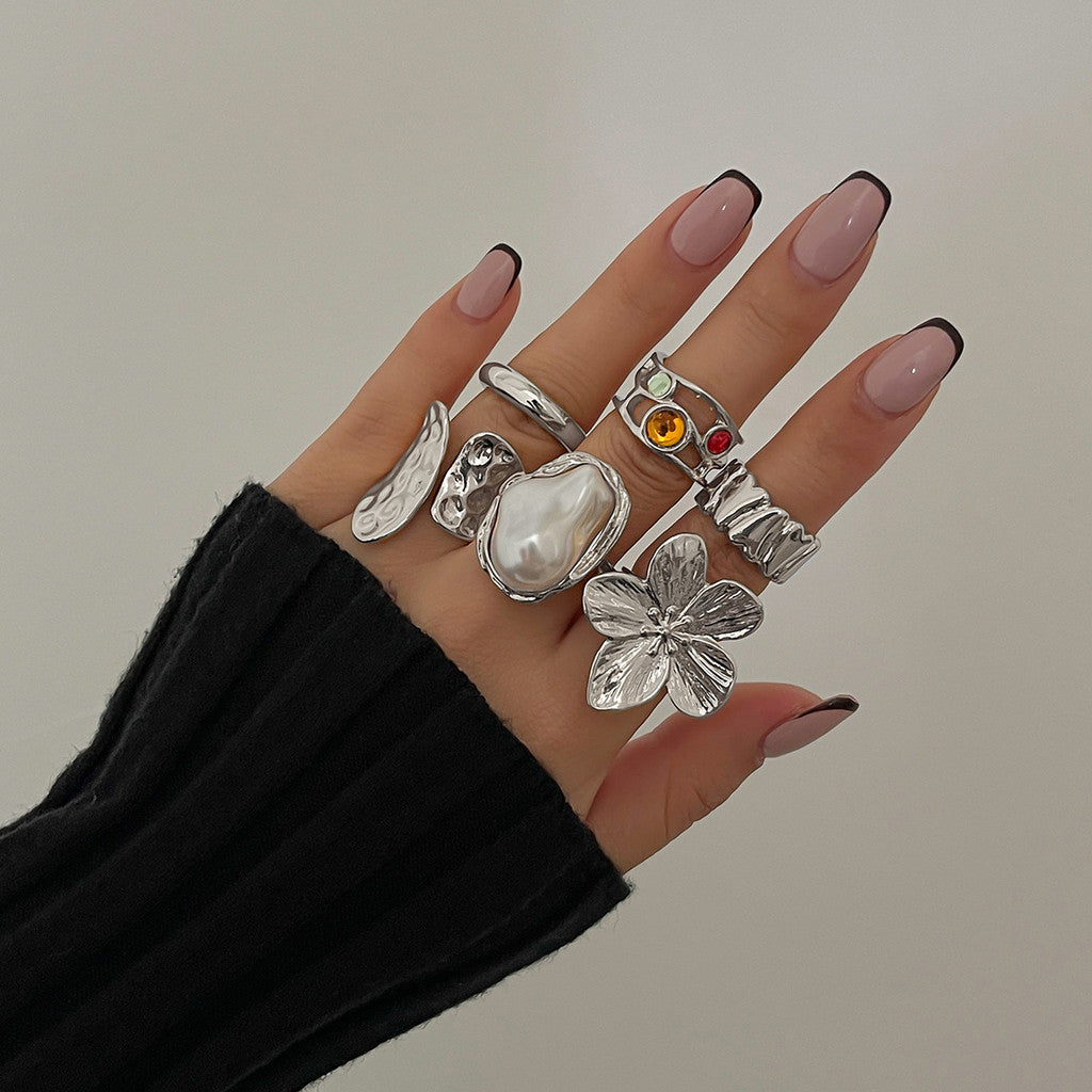 All Season Vintage Baroque Floral Rings for Girls – 6-Piece Gold-Plated Alloy Set with Imitation Pearls and Geometric Designs