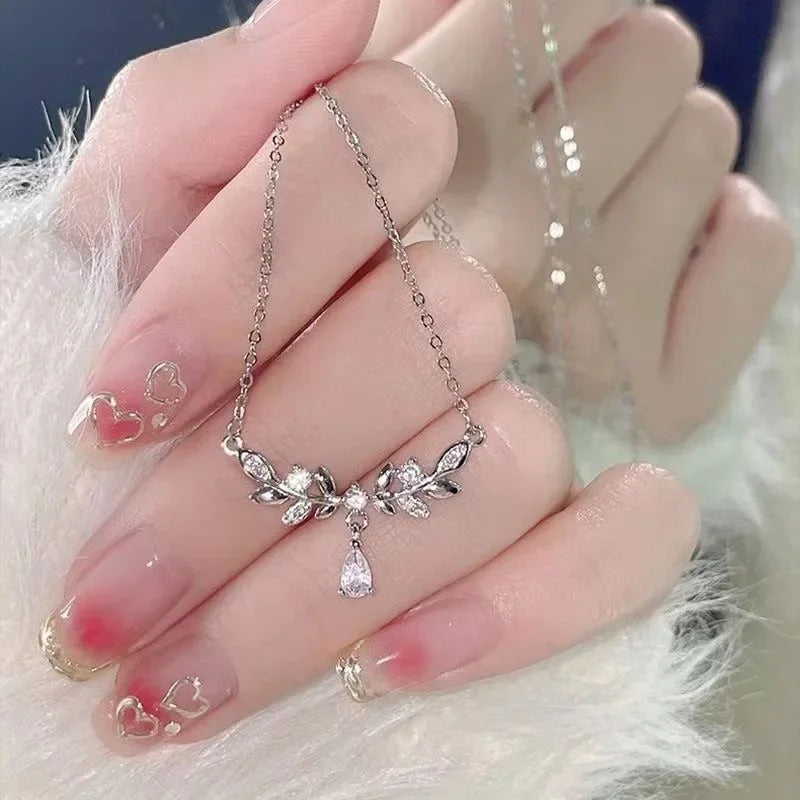 Silver Zircon Leaf Pendant Necklace for Girls & Women – Elegant Korean-Style Fashion Jewellery