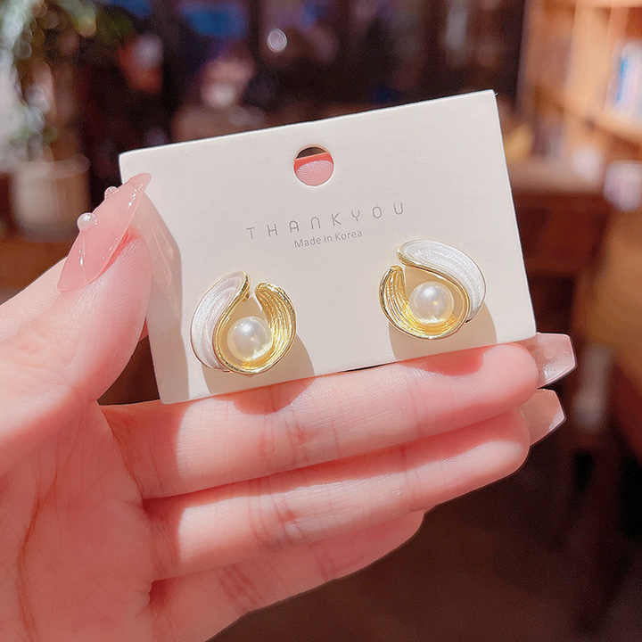 Korean-Style Earrings for Girls – Elegant Fashion Jewellery Pair