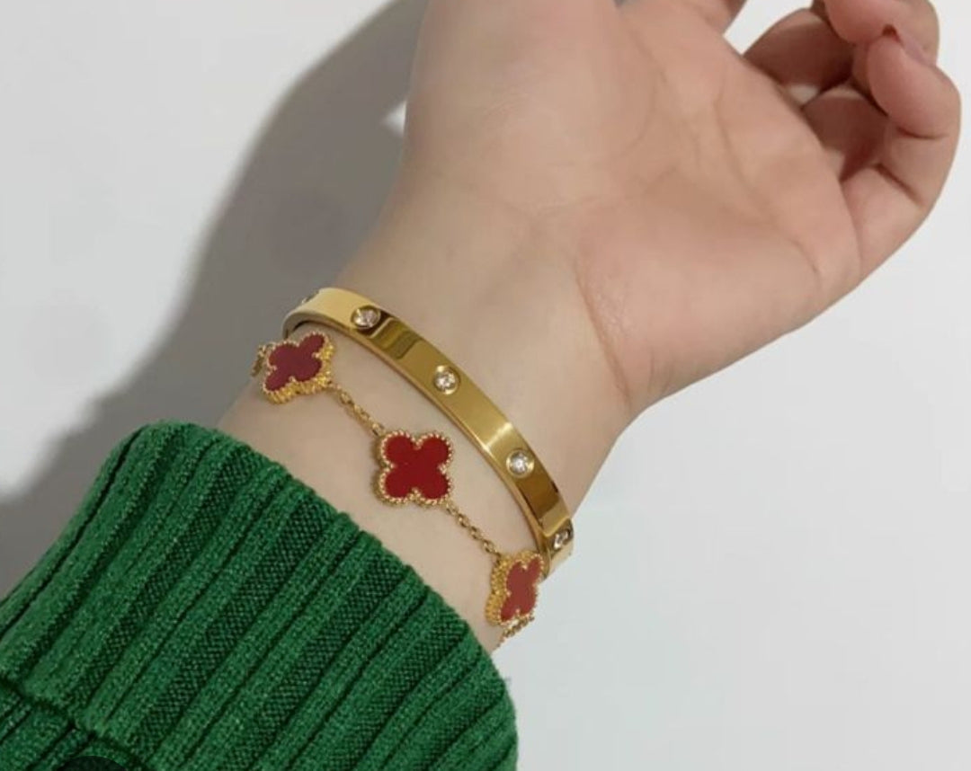 2-Piece Stainless Steel Bracelet Set for Women – Clover & Bangle Design | Modern Fashion Jewelry