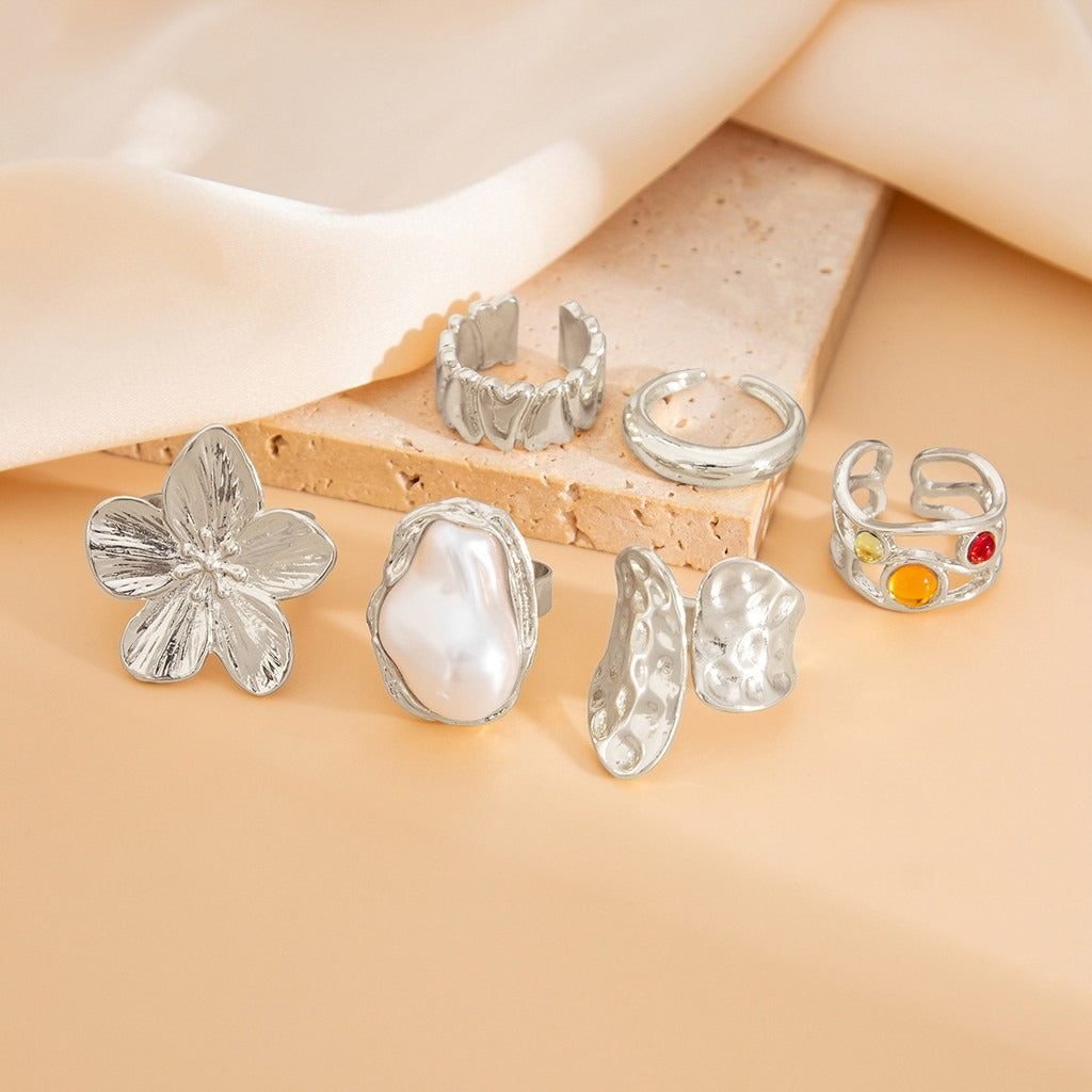 All Season Vintage Baroque Floral Rings for Girls – 6-Piece Gold-Plated Alloy Set with Imitation Pearls and Geometric Designs