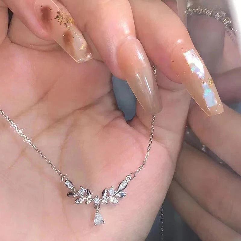 Silver Zircon Leaf Pendant Necklace for Girls & Women – Elegant Korean-Style Fashion Jewellery
